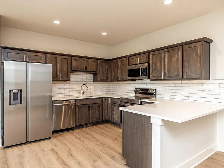 Platinum Pointe — Photo 1