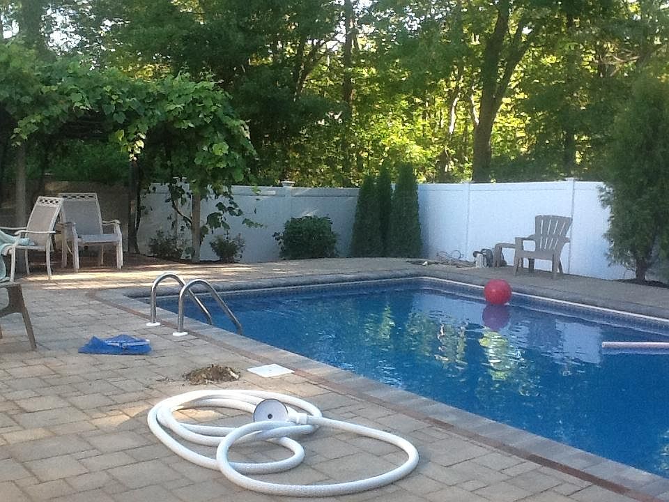 1st image of 14 Wales Dr