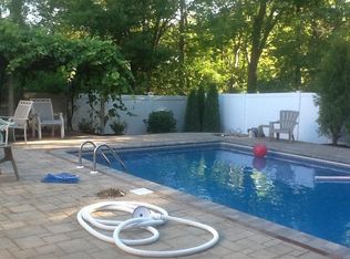 14 Wales Dr, Bristol, RI 02809