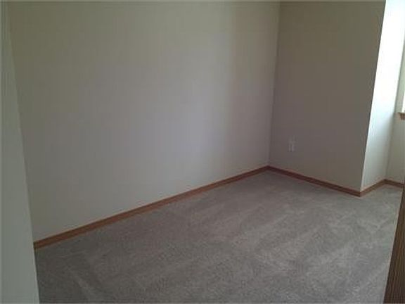 5th image of 807 NE Lauren St