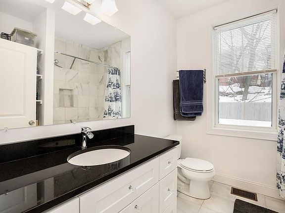 Full bath on the 2nd floor