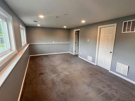 5th image of 448 Cornell Ave