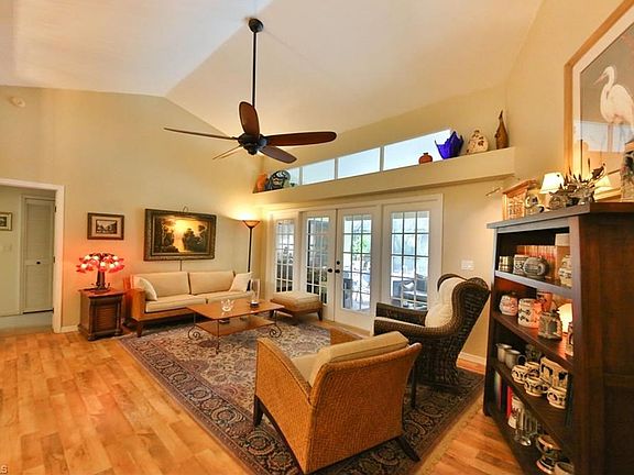 4th image of 8801 Banyan Cove Cir