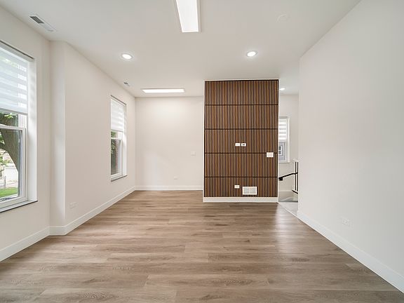 4th image of 1137 N Francisco Ave #3