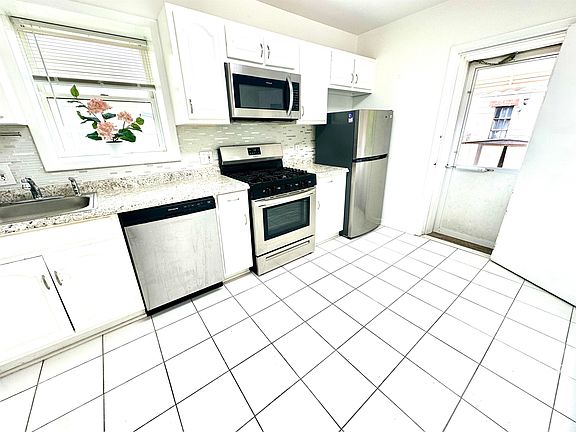 3rd image of 247 Clendenny Ave Floor 1