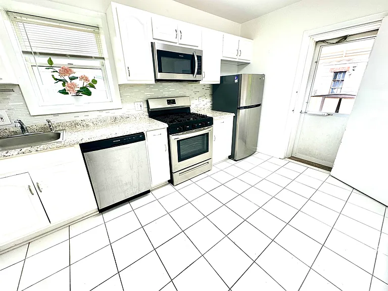 247 Clendenny Ave #1 — Photo 3