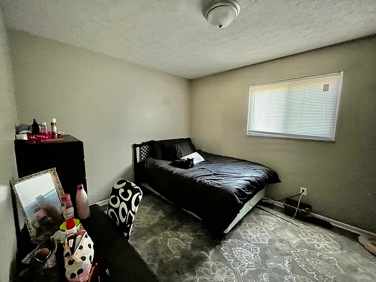 1235 Summit St #B — Photo 15