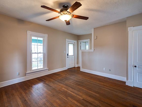 3rd image of 1106 Phillips Ave