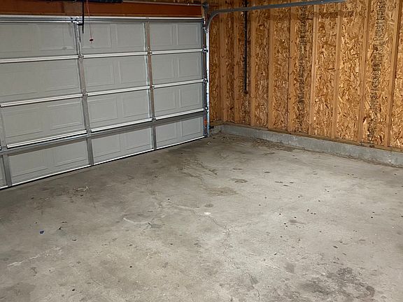 2 Car Garage w/opener