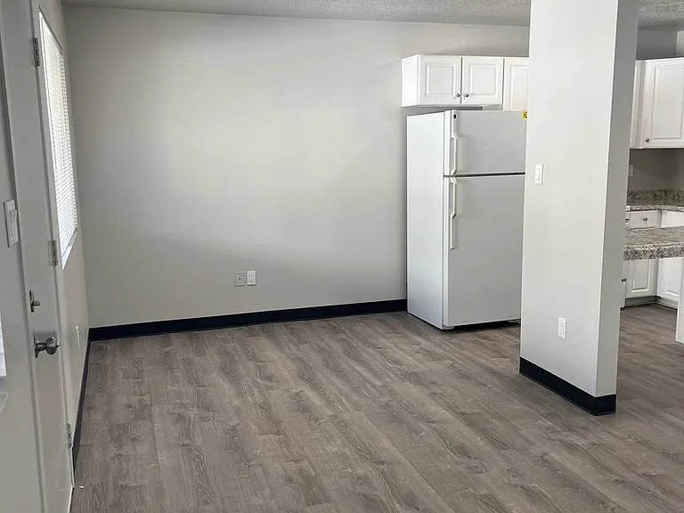 8101 Marble Ave NE — Photo 4