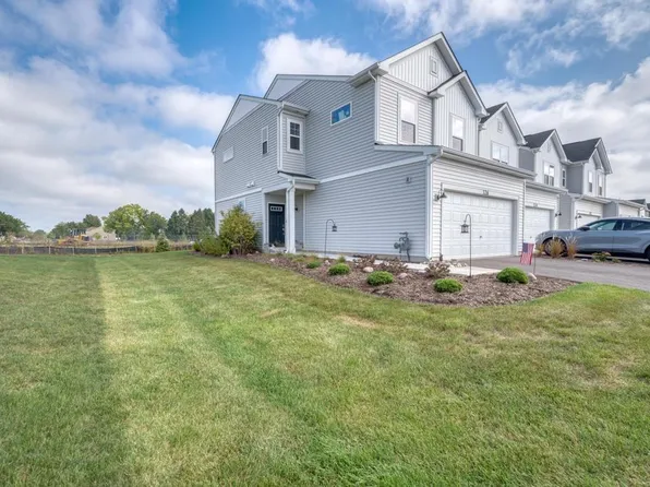 126 Kingsport Dr, South Elgin, IL 60177