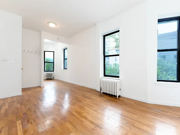 320 West 17th Street 4RE image 2 of 11
