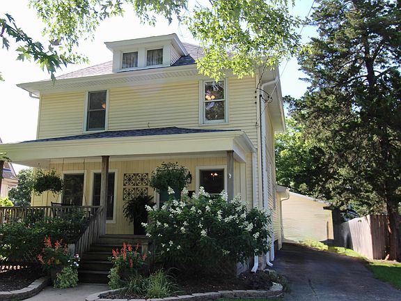 3rd image of 826 Roscoe Ave