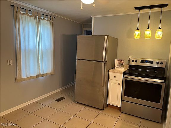 5th image of 208 Park St