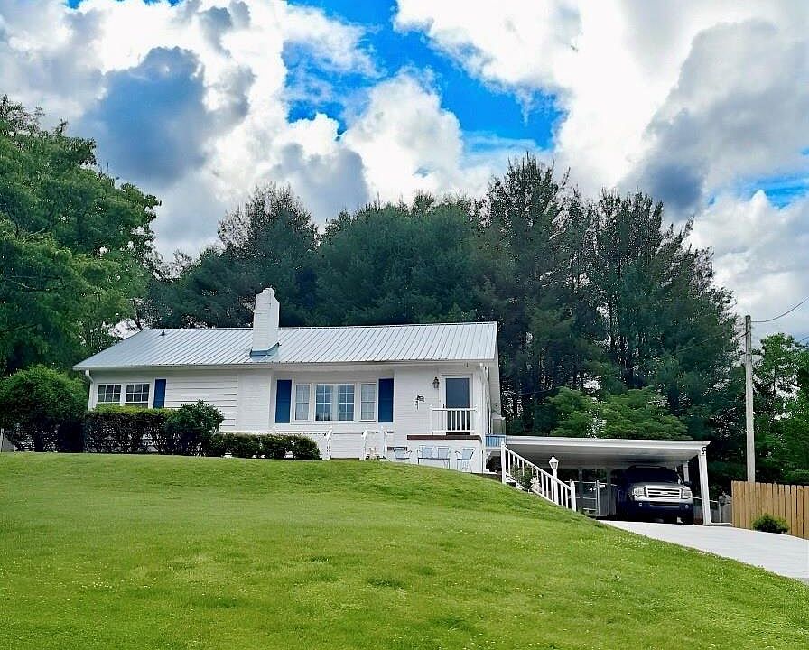 1st image of 346 Eastover Cir NE