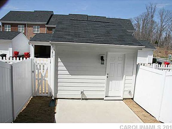 3rd image of 15812 Sharon Dale Dr
