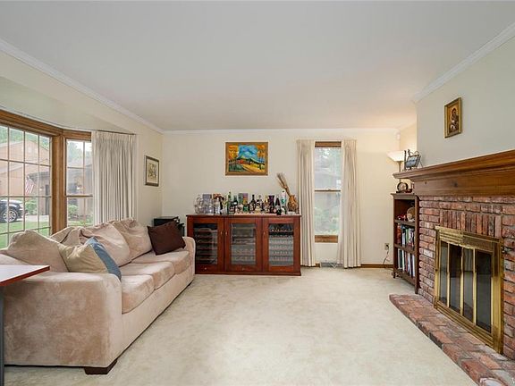 2nd image of 51 Lancelot Ct