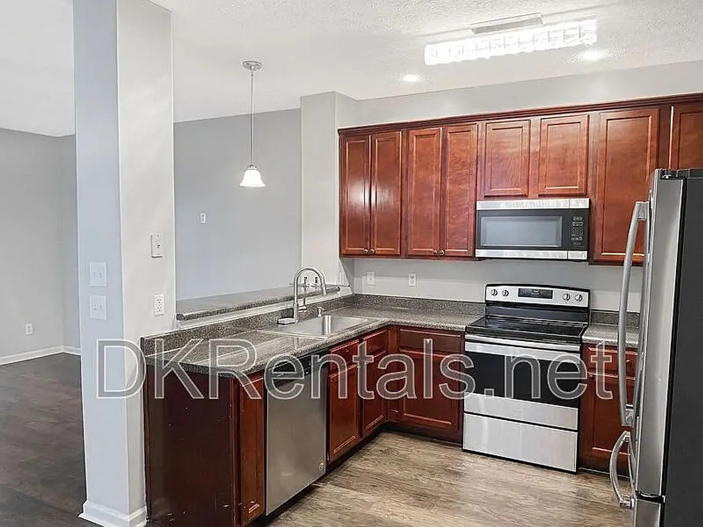 Room in 3 Bedroom Home at Stone Gate Way — Photo 3