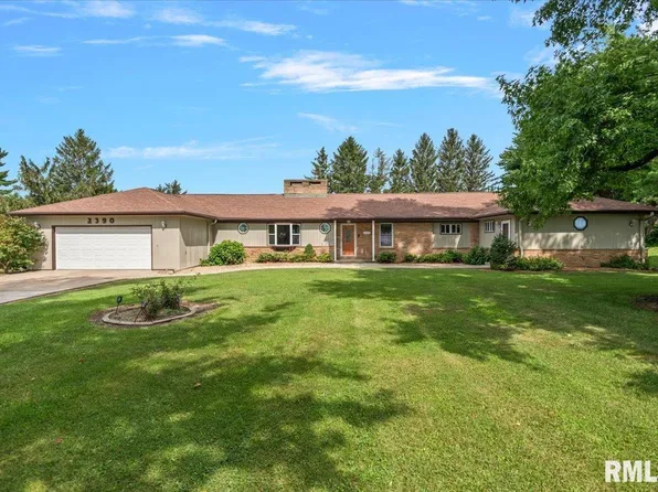 2390 Mound Rd, Jacksonville, IL 62650