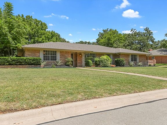 2nd image of 718 Ridgecrest Cir
