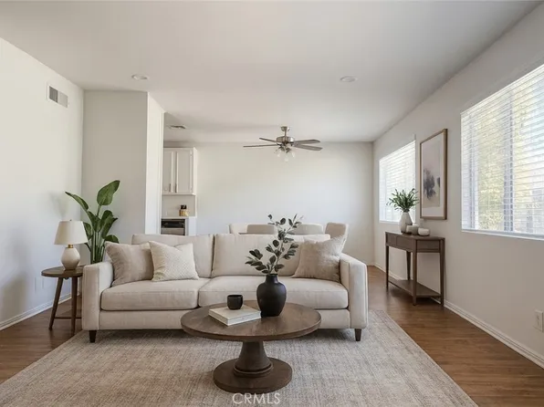 18619 Collins St APT F29, Tarzana, CA 91356