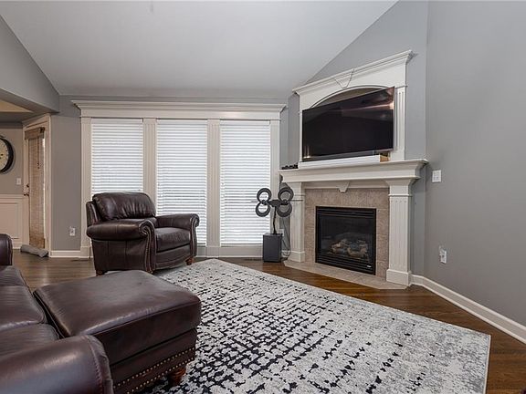 5th image of 1300 Easton Ct