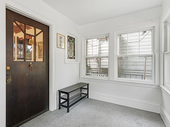 4th image of 20 Melbourne Ave SE