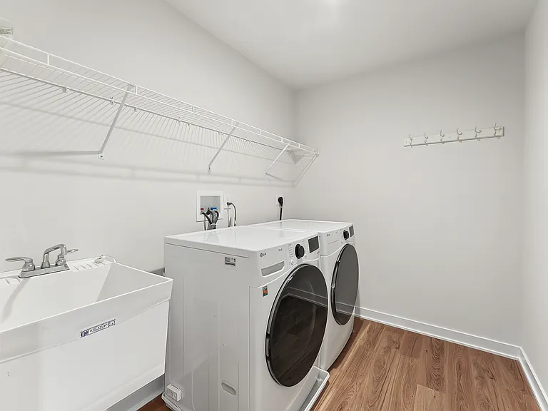 178 Kennedy Dr — Photo 15