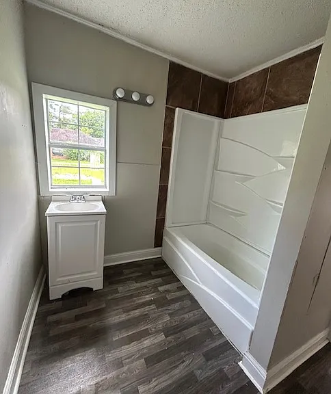 808 N Market St — Photo 5