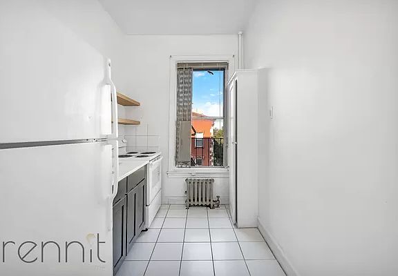 2nd image of 93 Halsey St APT D4