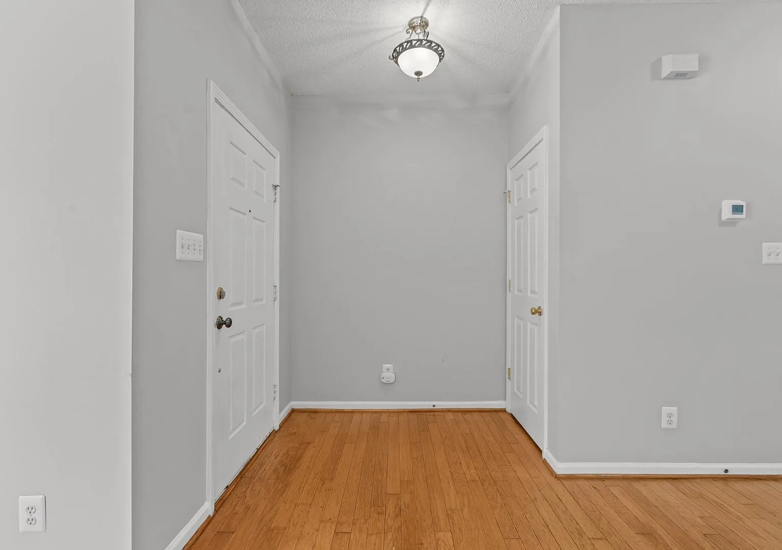 3 bed, 2.5 bath, 1700 sqft, $2,100 — Photo 2