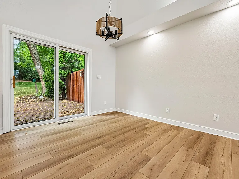 11108 W Forest Home Ave — Photo 8