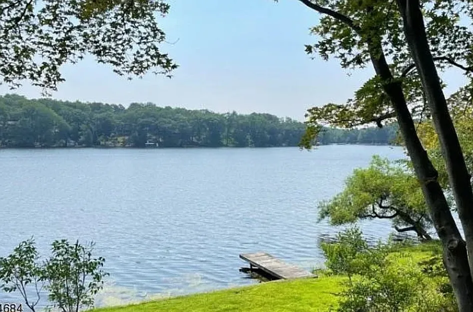 145 Cedar Lake W