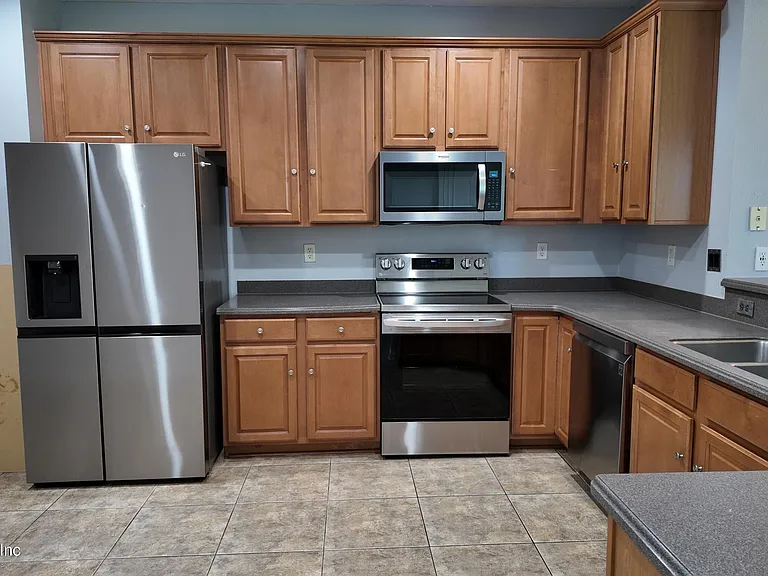 11015 Castlemain Cir E — Photo 14