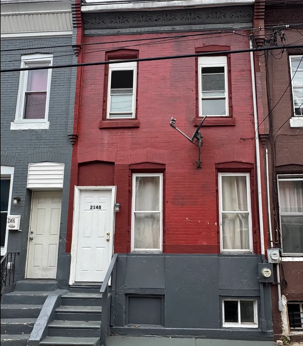 3 bed, 876 sqft, $2,000 — Photo 1