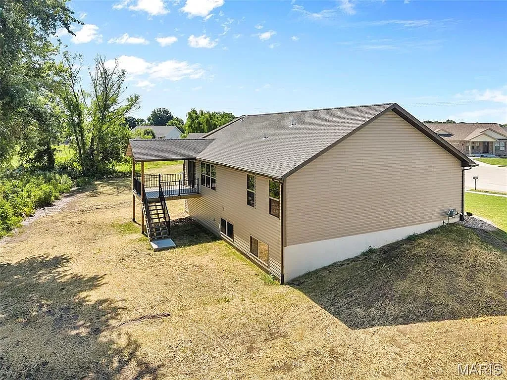 4 bed, 2046 sqft, $2,500 — Photo 3