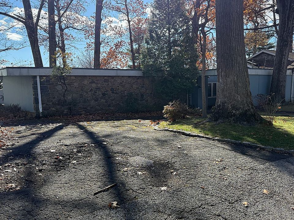 2nd image of 286 Edinboro Rd