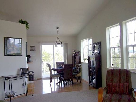 5th image of 811 E Seasons Rd