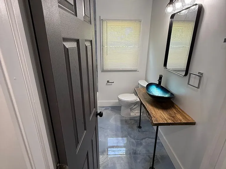 135 Grandview Ave — Photo 1
