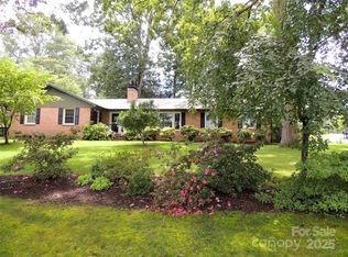 1220 Everette Pl, Hendersonville, NC 28791