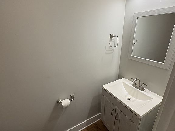 4th image of 1621-31 Oak St