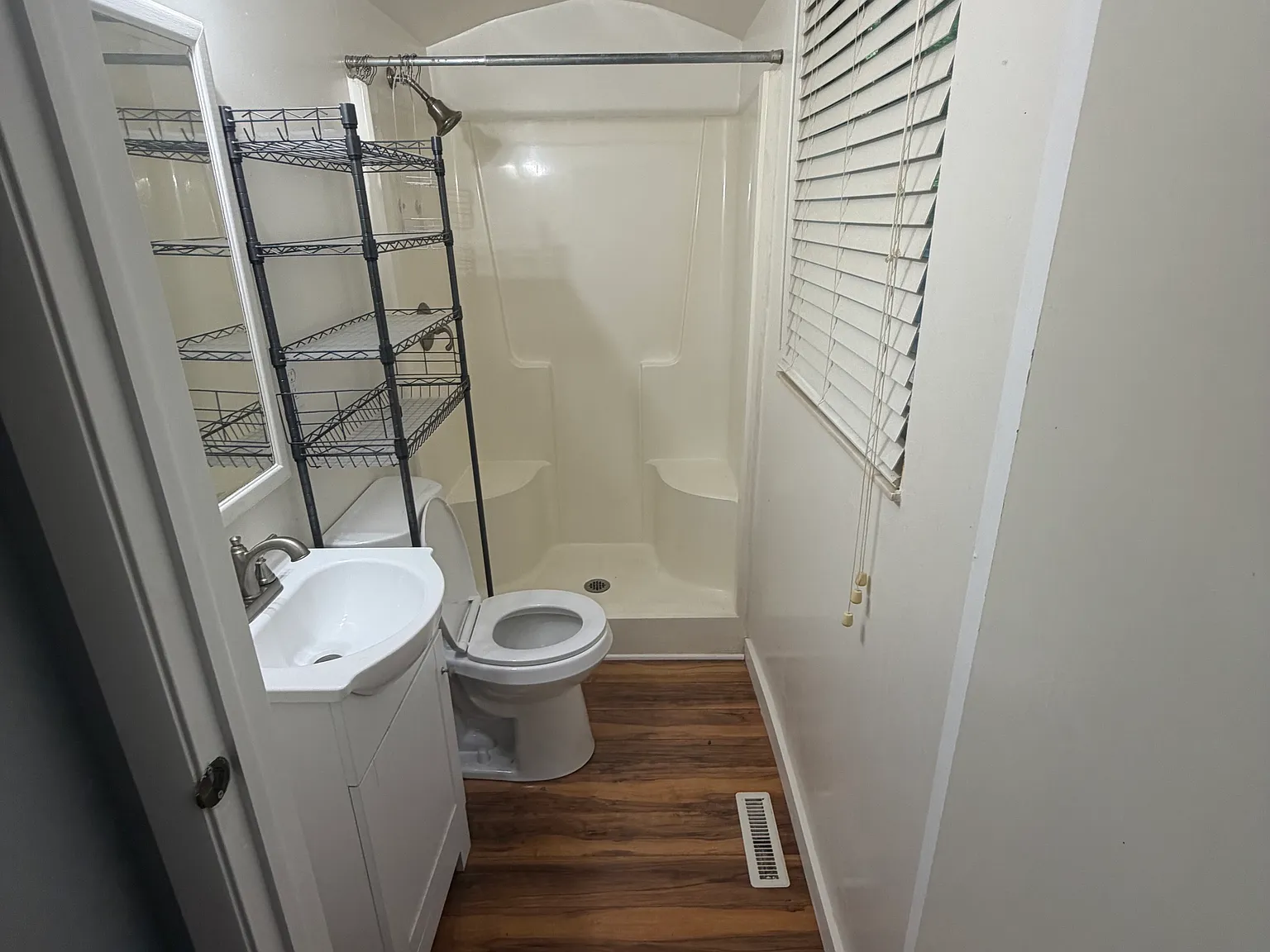 4 bed, 2099 sqft, $4,500 — Photo 4