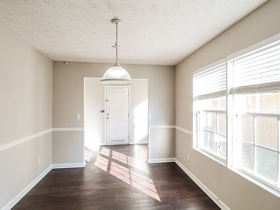 5th image of 709 Douglass Cir