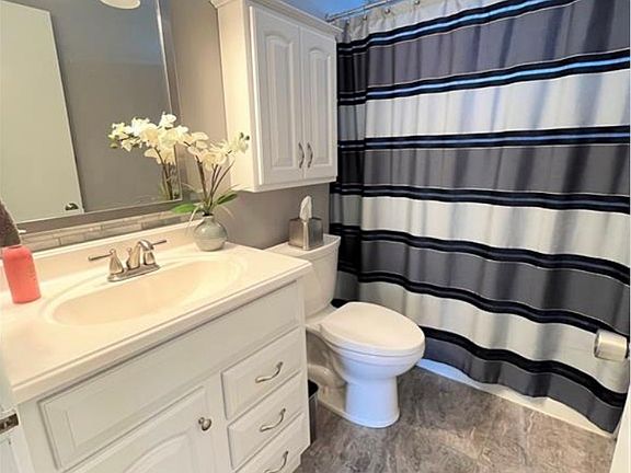 4th image of 172 S Seine Dr #1