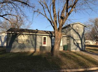 11 Park Dr, Perry, OK 73077