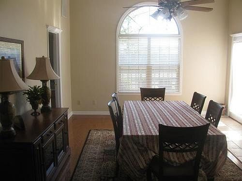 3rd image of 103 W Cheryl St