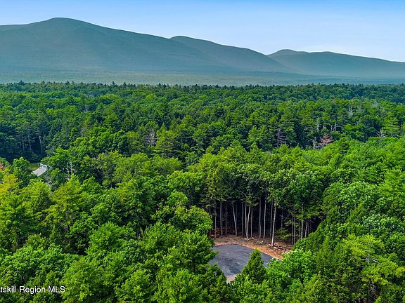 4th image of 375 Phillips Road