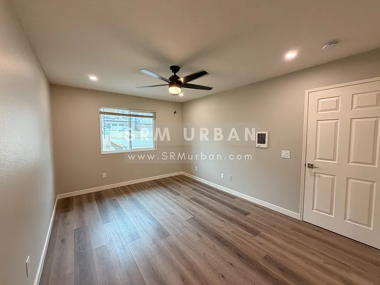 959 Vine St #14 — Photo 16