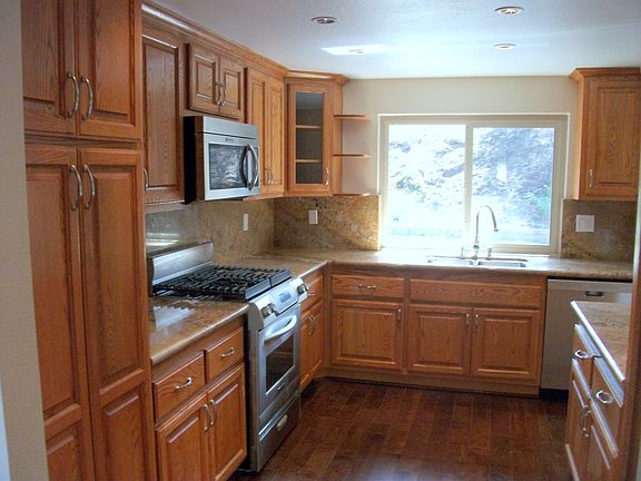 2nd image of 3240 Peppermint St