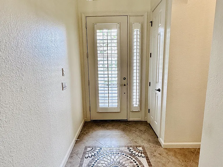 16152 Parque Ln — Photo 6